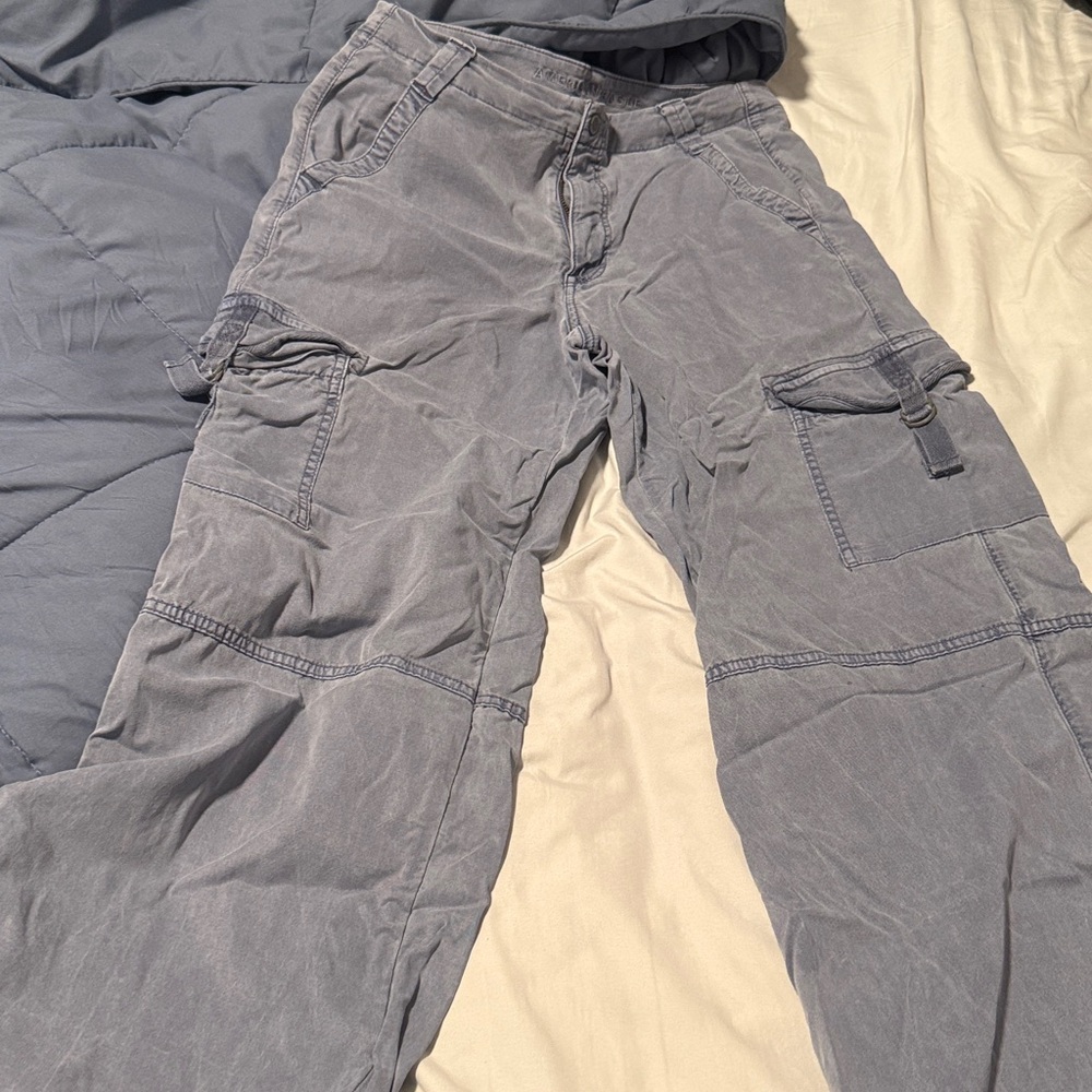 American eagle dreamy drape cargo  size 6  in great shape
